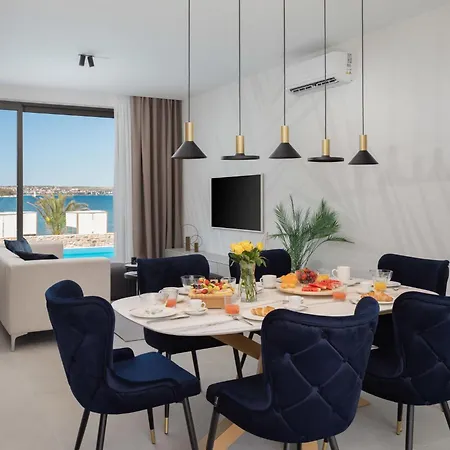 Semesterbostad Holiday Palms-10 By Interhome Tkon